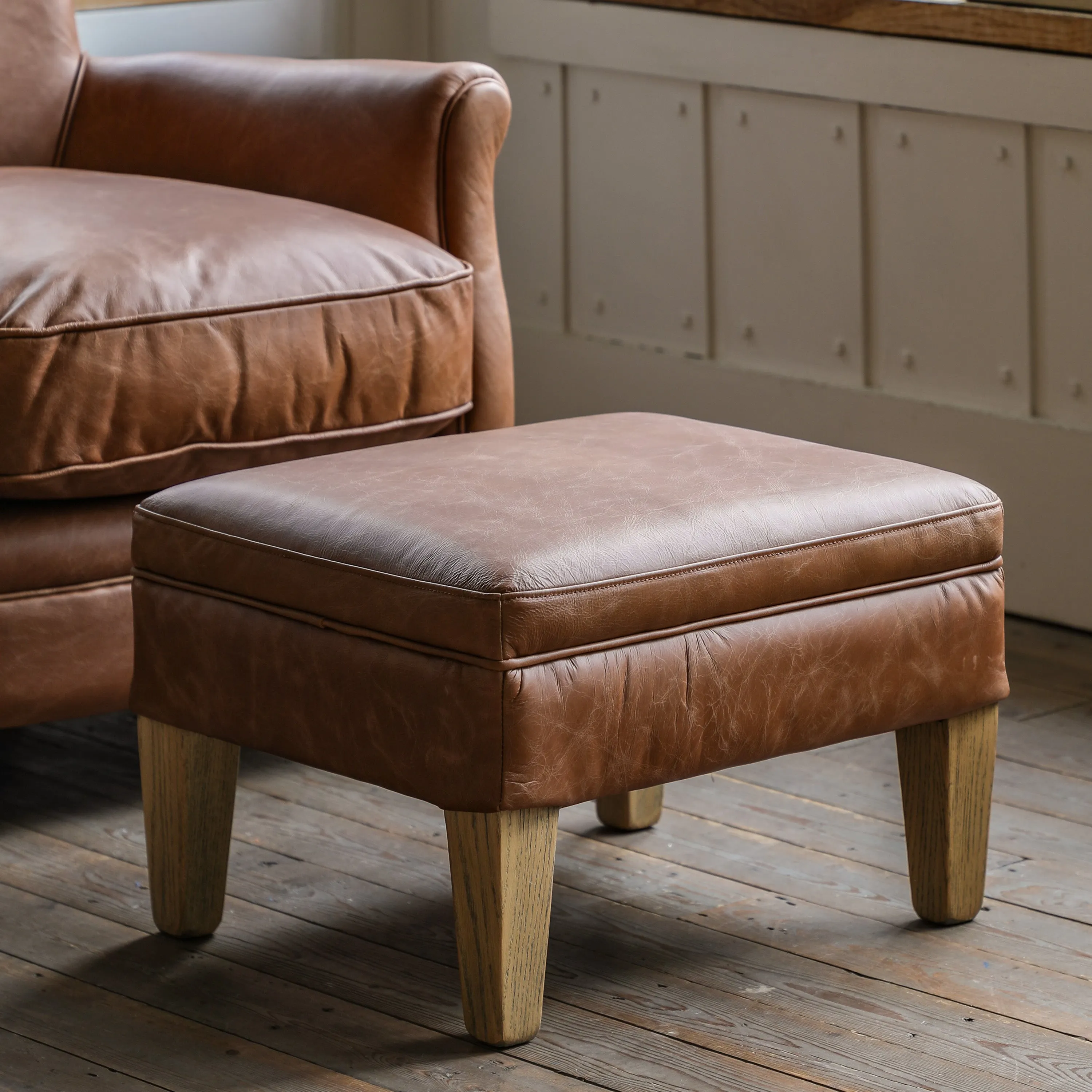 Amos Mr. Paddington Stool Vintage Brown Leather