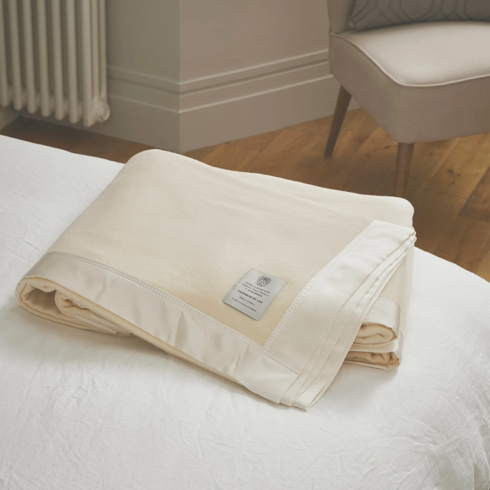 Pure Cashmere White Blanket with Silk Banding